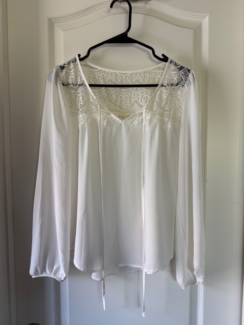White Lace Yoke Tie-Front Blouse / AA98
